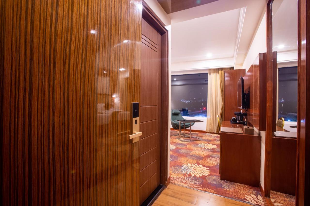 העיר בנגלור Kingston Hotel מראה חיצוני תמונה