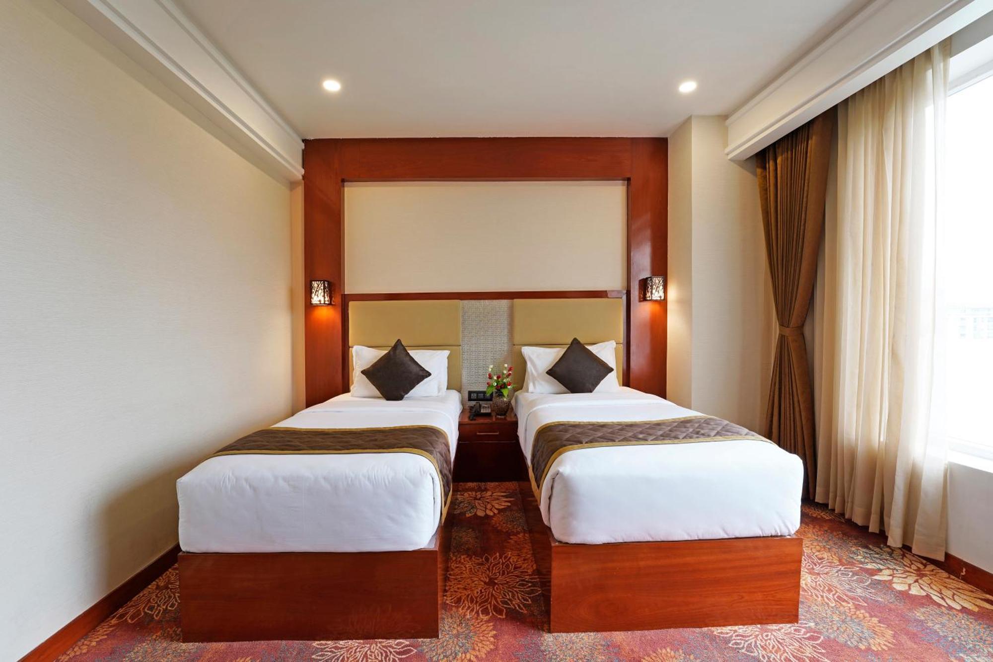 העיר בנגלור Kingston Hotel מראה חיצוני תמונה